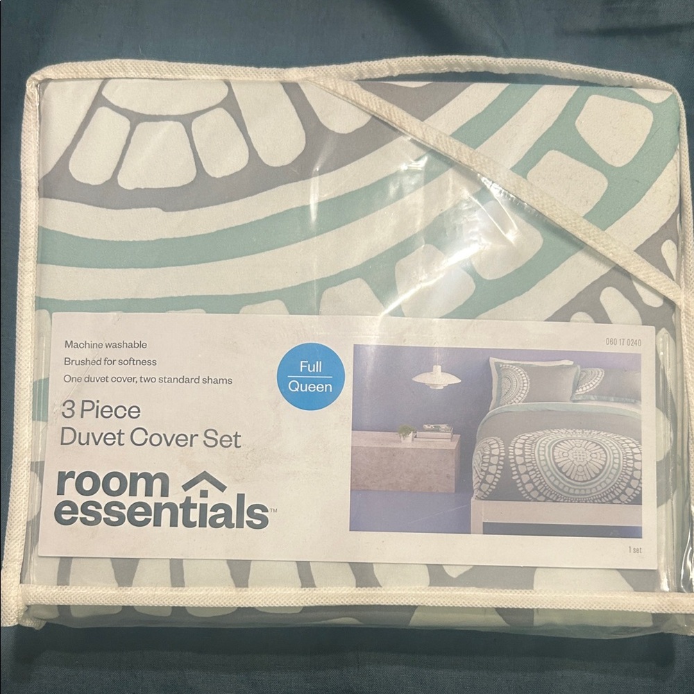 Room Essentials Blue and White Duvet Cover Set